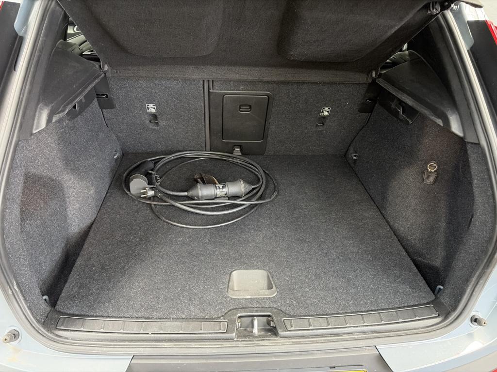 Volvo XC40 1.5 t4 recharge inscription expression | trekhaak | camera