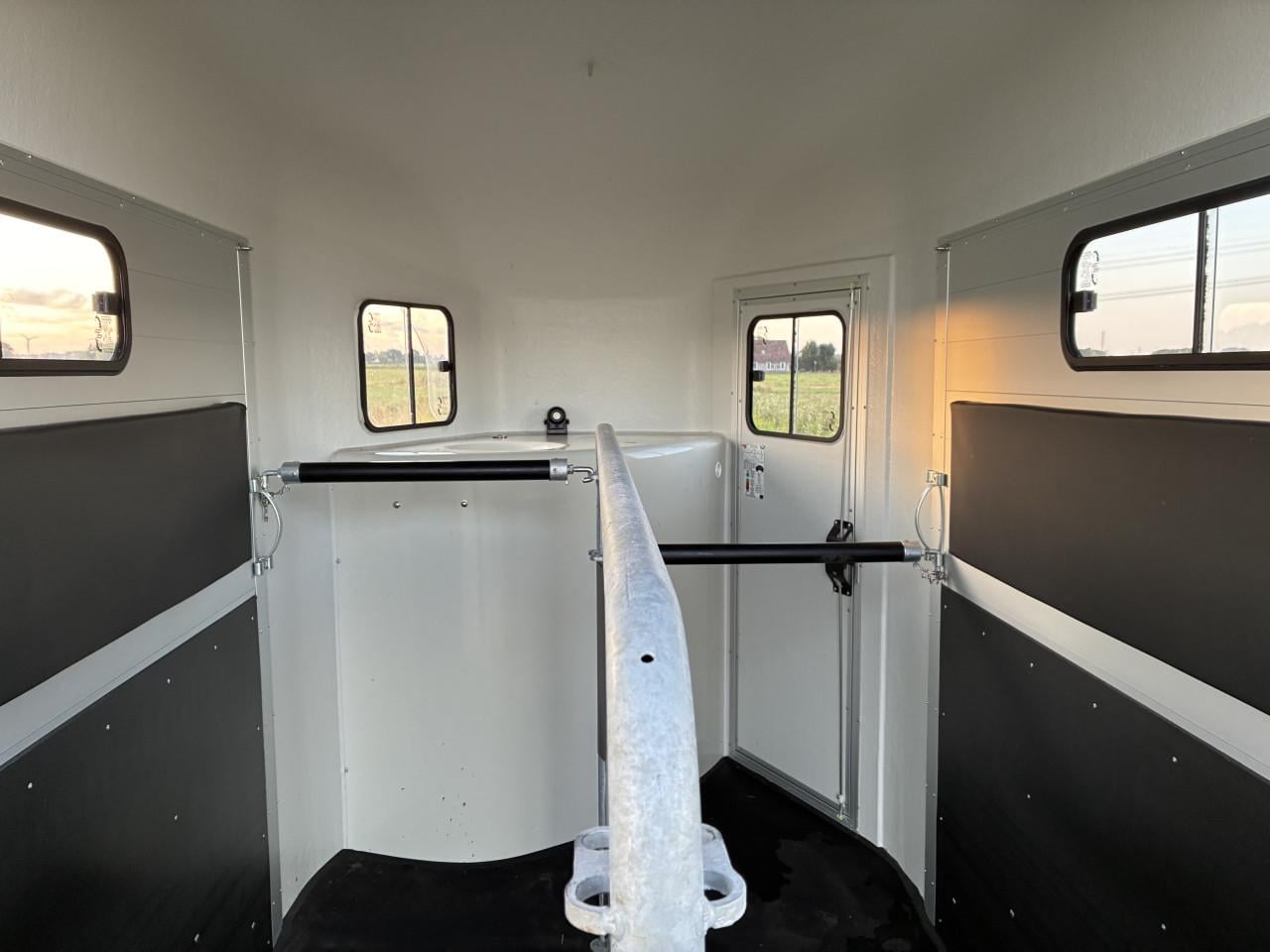 Als nieuwe  Cheval Liberte Gold 3 met zadelkamer, klep/deur en camera