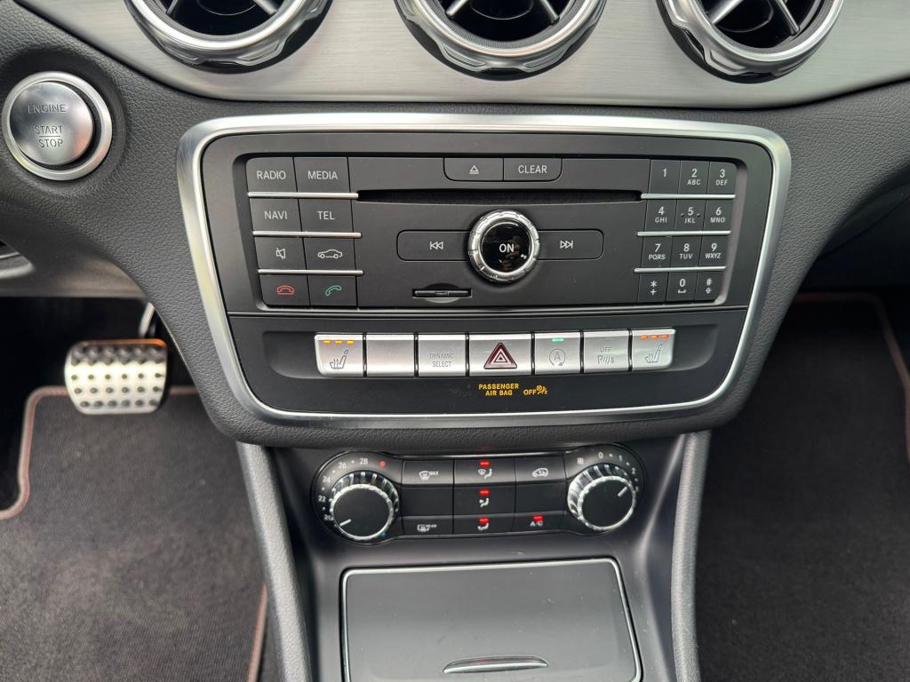 Mercedes-Benz Gla-klasse 200 amg line automaat , panoramaschuifdak , trekha