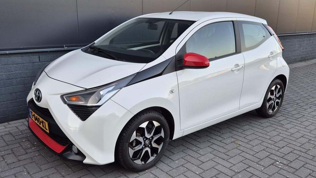 Toyota Aygo 1.0 vvt-i x-cite*automaat*airco*camera*apple-carplay*android*