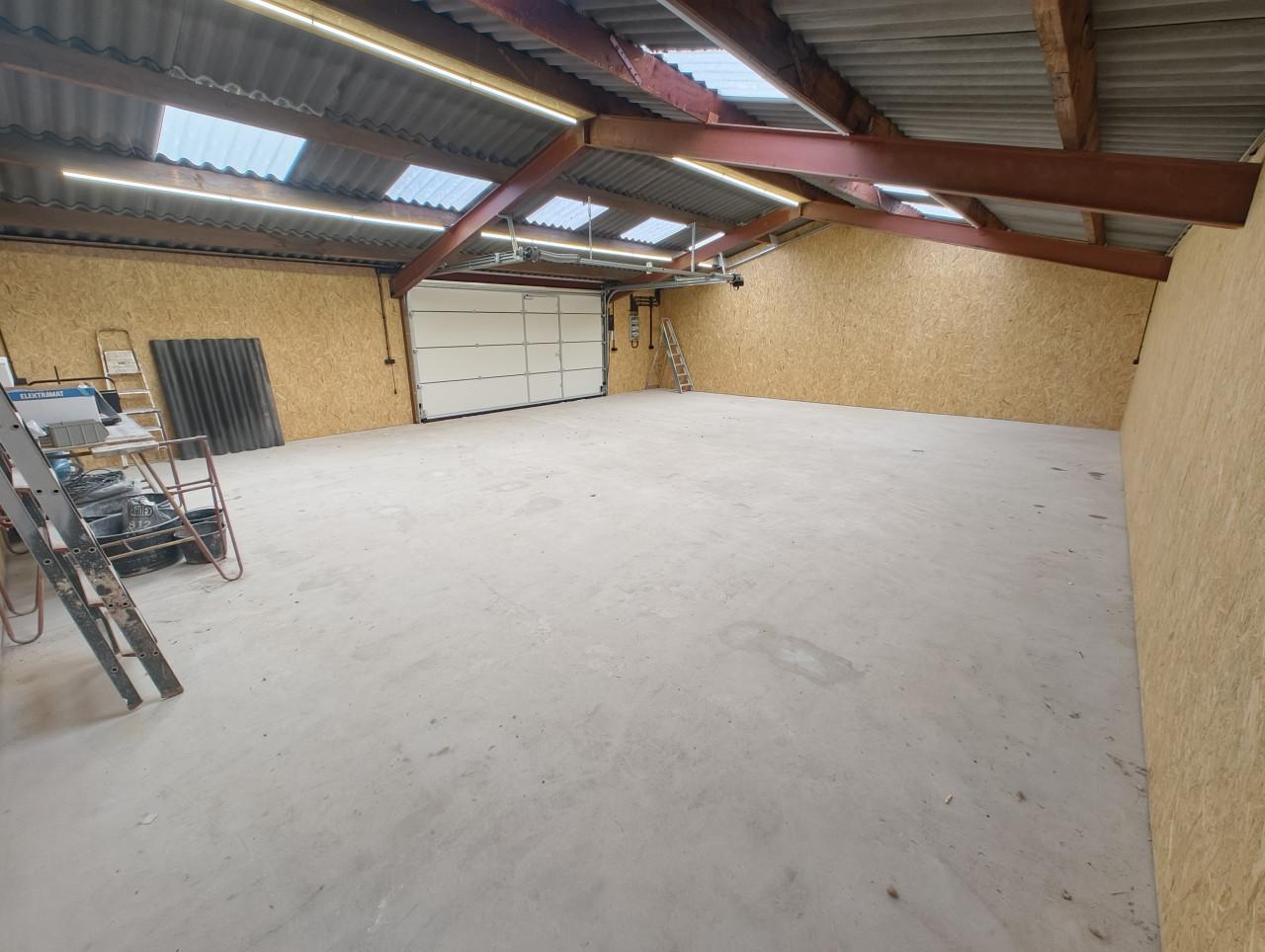 TE KOOP / TE HUUR Bedrijfs-/opslagruimte Oost-Souburg