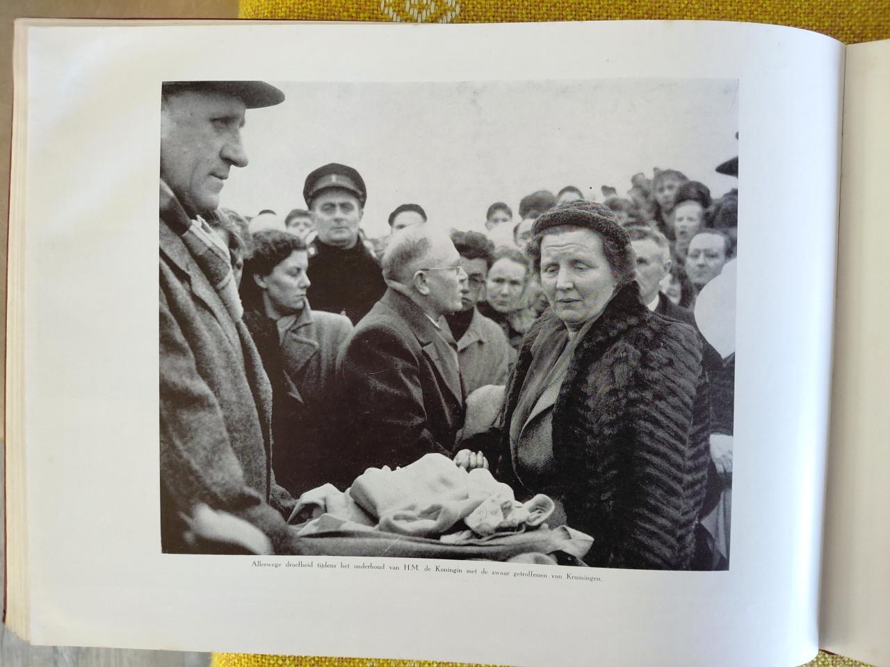 Gedenkboek van de watersnood in Oost-Zuid- Beveland 1953