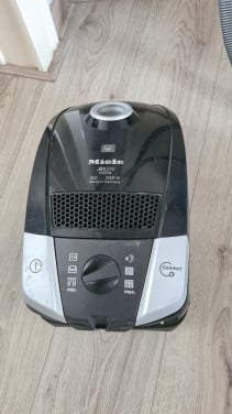 Stofzuiger merk MIELE met stofzak-220V-2000W-compleet