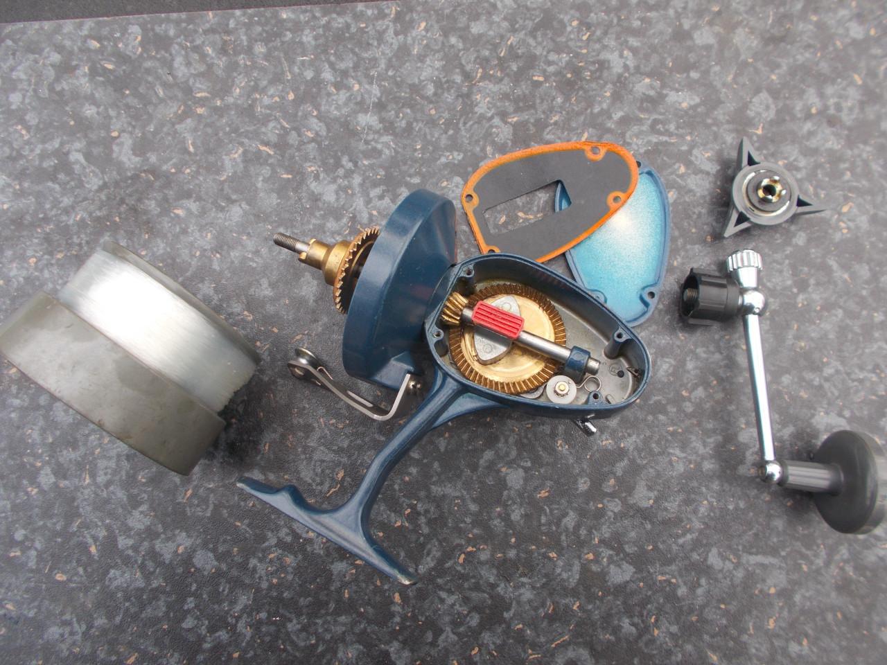 Prachtige Mitchell 498 zeemolen met bronzen as