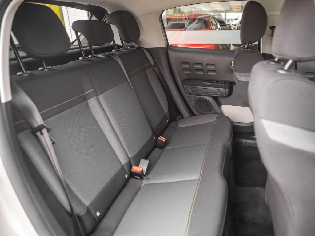 Citroen C3 1.2 puretech 83pk shine | stoelverwarming | carplay | park. sens