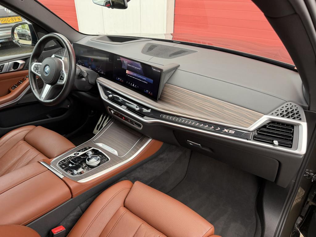 BMW X5 xdrive50e m-sport | pano | luchtvering | elek. trekhaak | rijklaar i