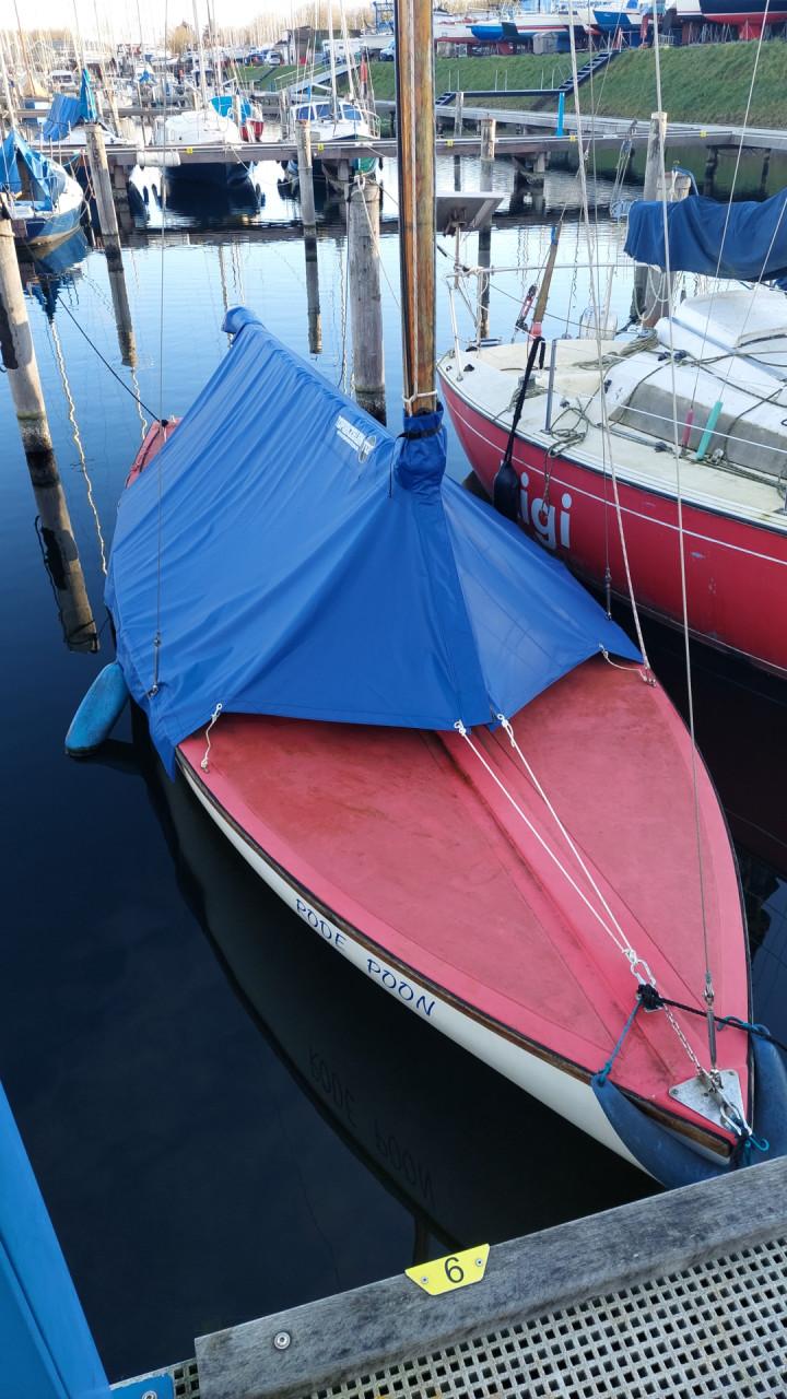 16 kwadraat open zeilboot met electromotor