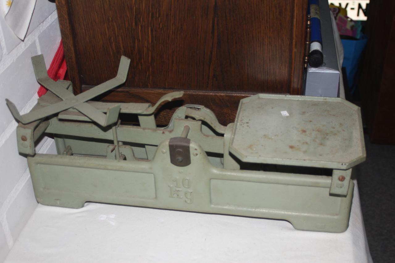 Metalen weegschaal incl. gewicht van 500 gram