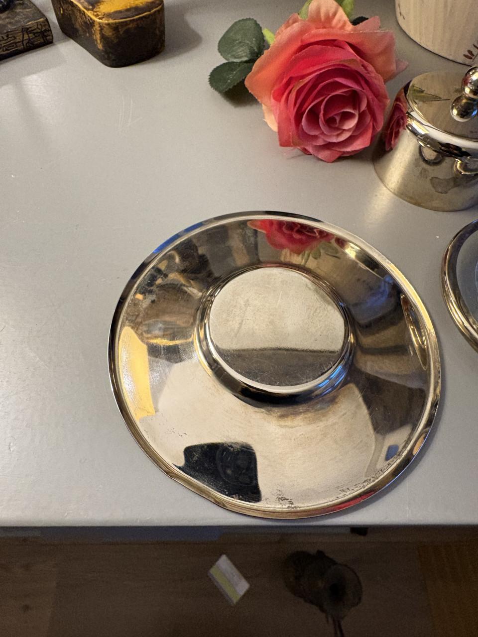 Boterschaaltje met deksel + uitsmeermes