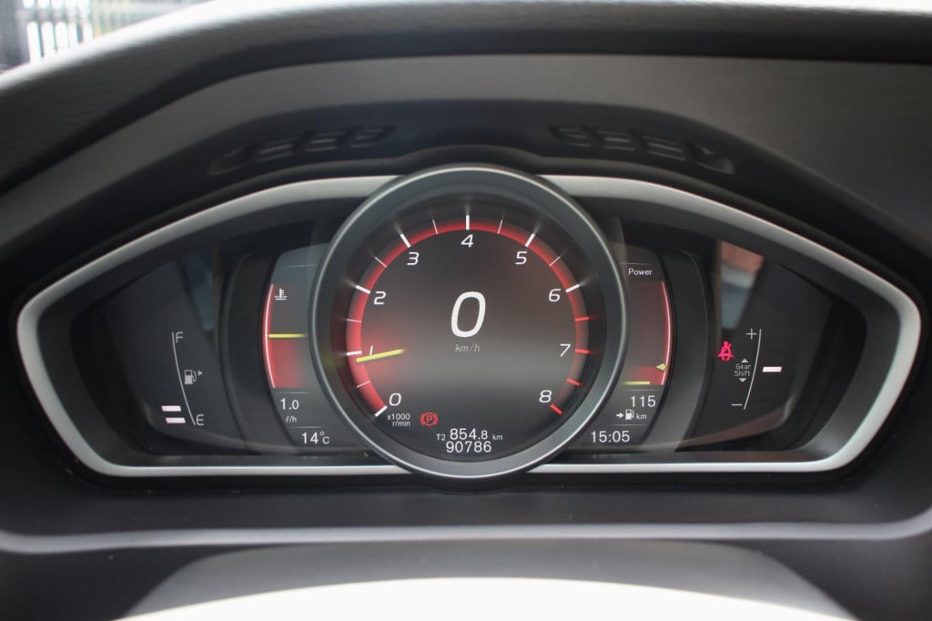 Volvo V40 2.0 t2 inscription - actieprijs: €15.745,- t/m 20 augustus!