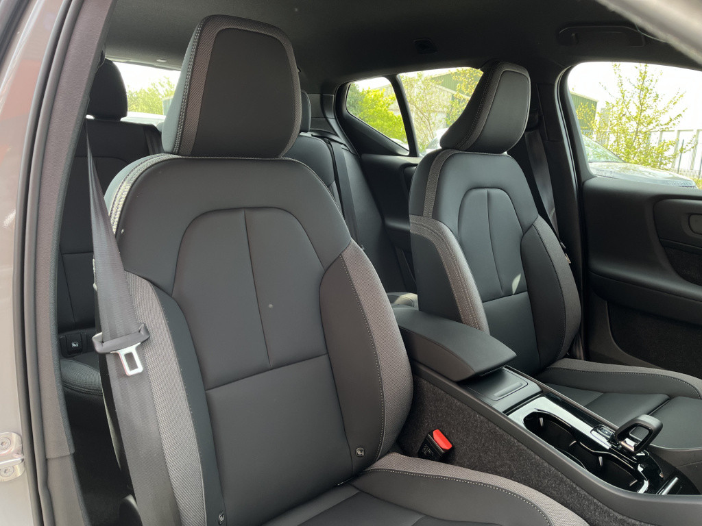 Volvo Ex40 single motor extended range plus 82 kwh | harman/kardon | blis |
