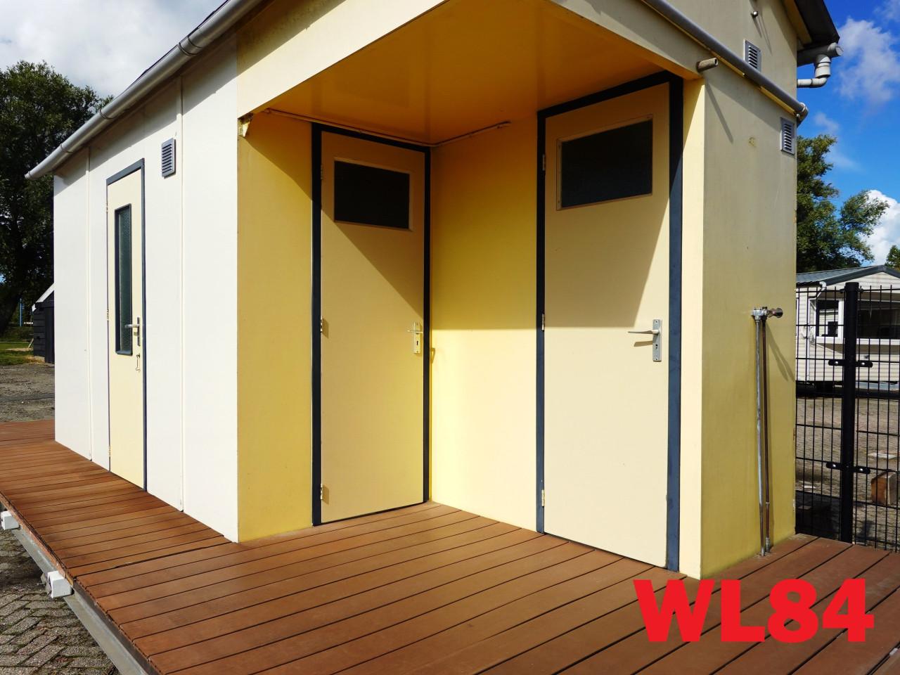 Leuk 4 pers strandhuisje met vlonderterras en dubbel glas te koop