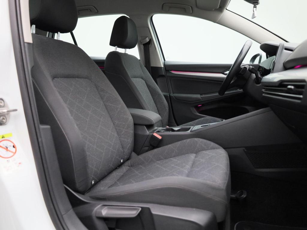 Volkswagen Golf 1.0 etsi life | automaat | stoel - stuur verwarming | navig