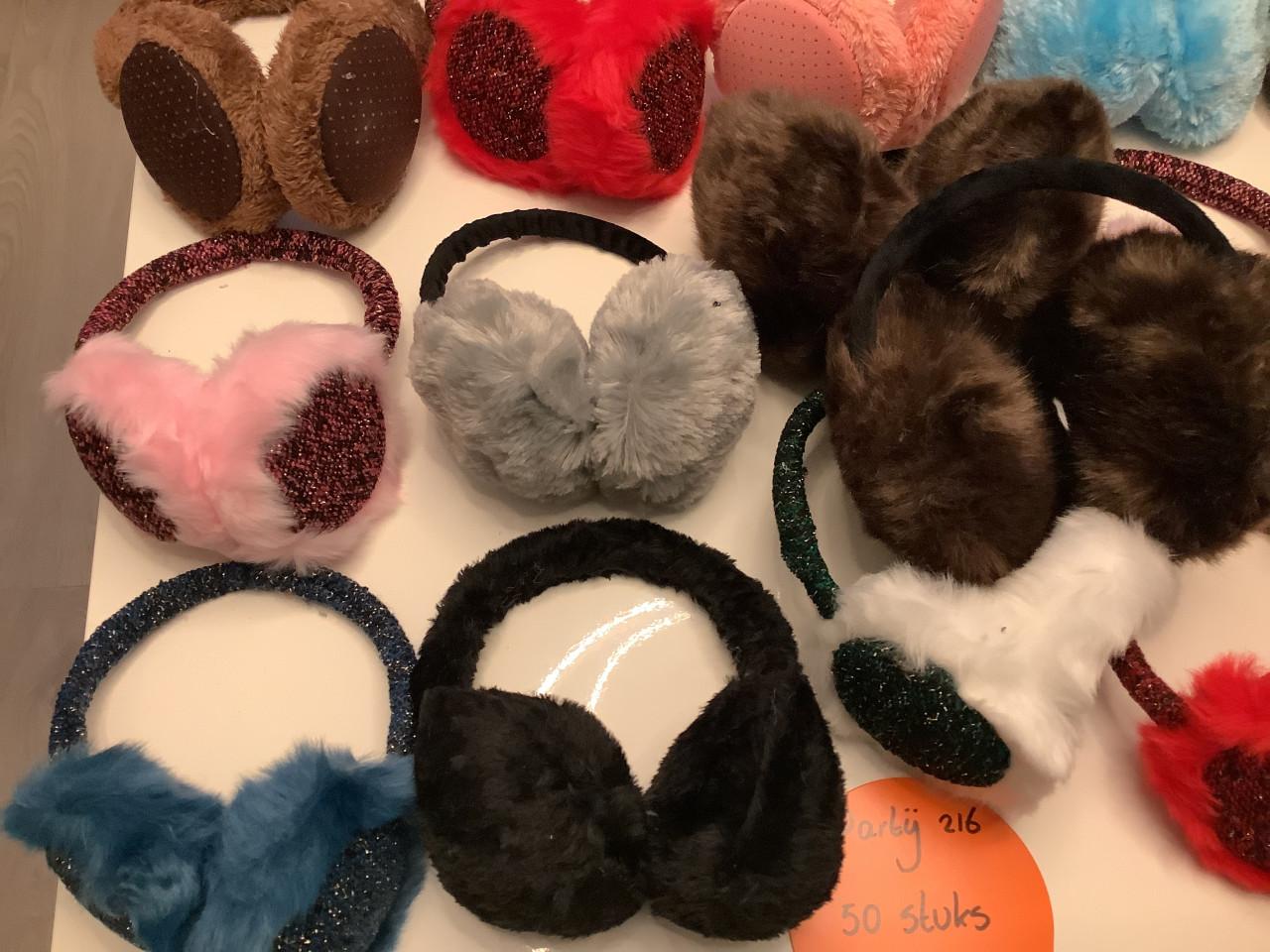 Partij super leuke oorwarmers. ( partij 216)