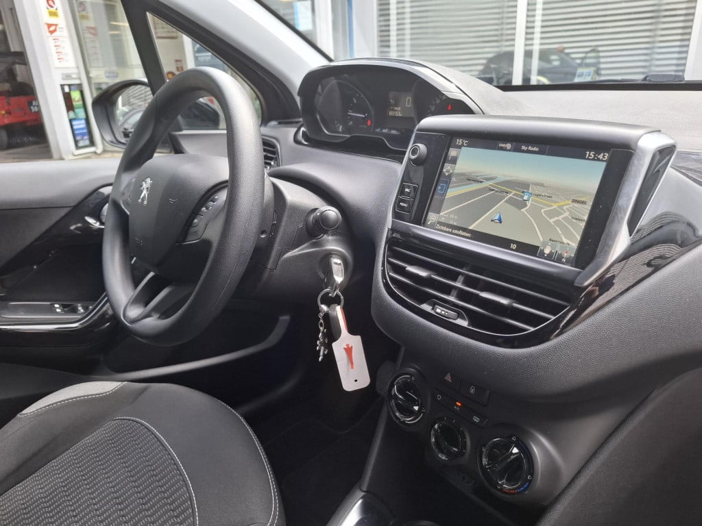 Peugeot 208 1.2 82 blue lion 5-drs airco/nav/park