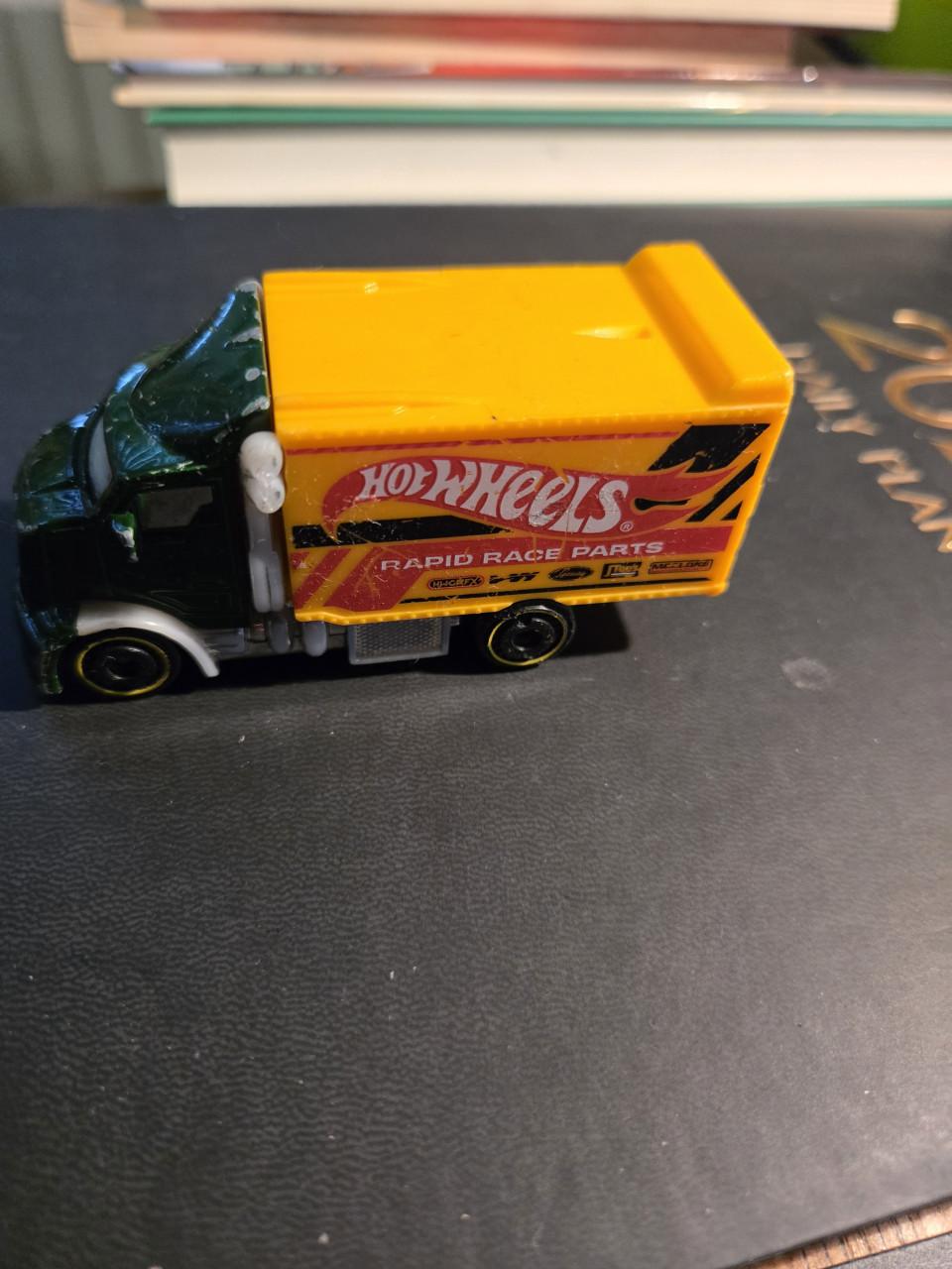 Hot Wheels Hiway Hauler 2 die-cast speelgoedvoertuig. 2014