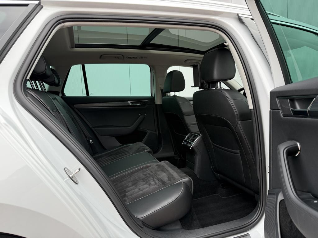 Skoda Superb combi 1.4 tsi iv 218pk style | pano dak | trekhaak