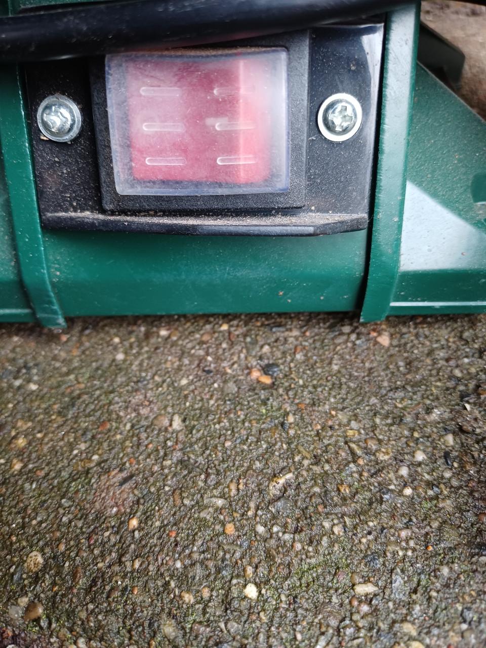 Slijpsteen op de werkbank