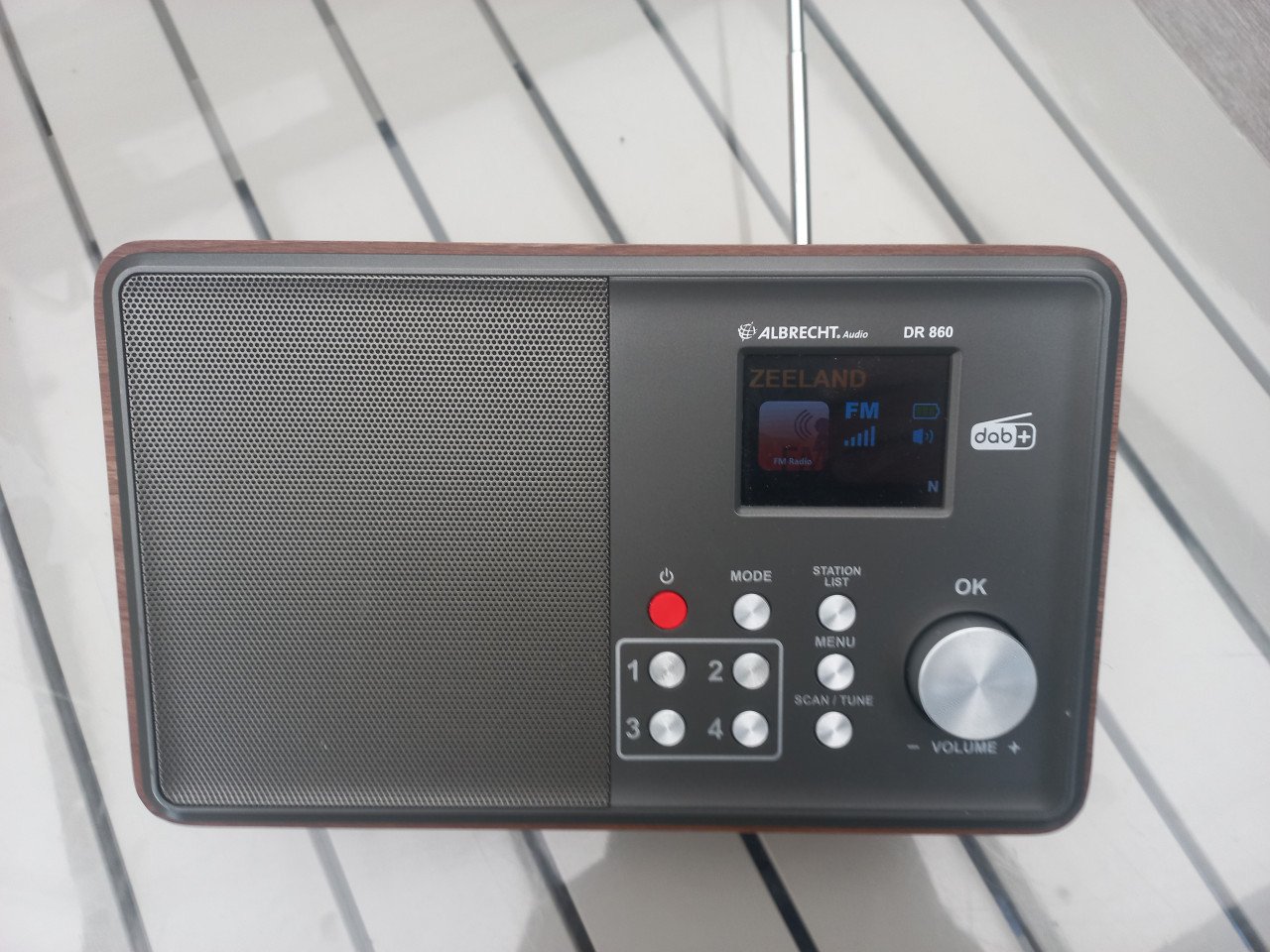 Albrecht DR 860 Senior draagbare DAB+ radio