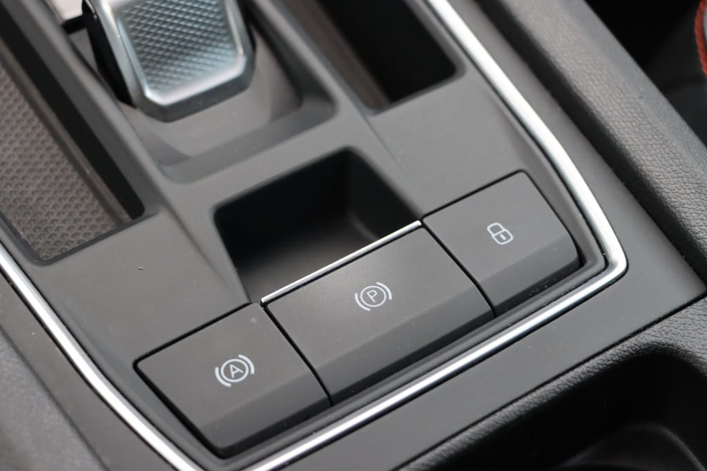 Seat Leon 1.5 tsi 150pk dsg fr launch edition