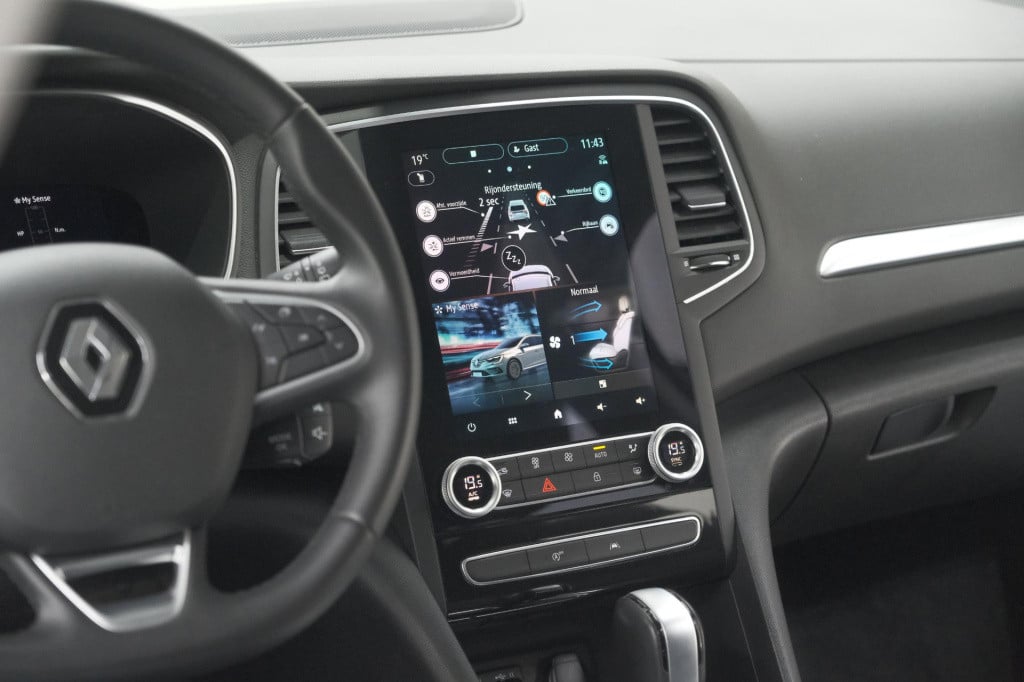 Renault Megane tce 140 edc techno | trekhaak | camera | navigatie | 9.3 inc