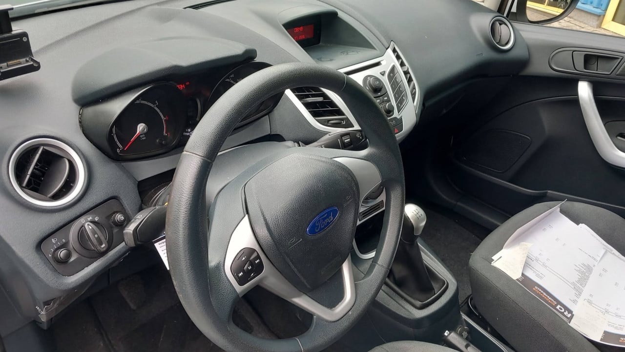 Ford Fiesta 1.25 Champion 5 deurs bj:2012 airco i.z.g.st