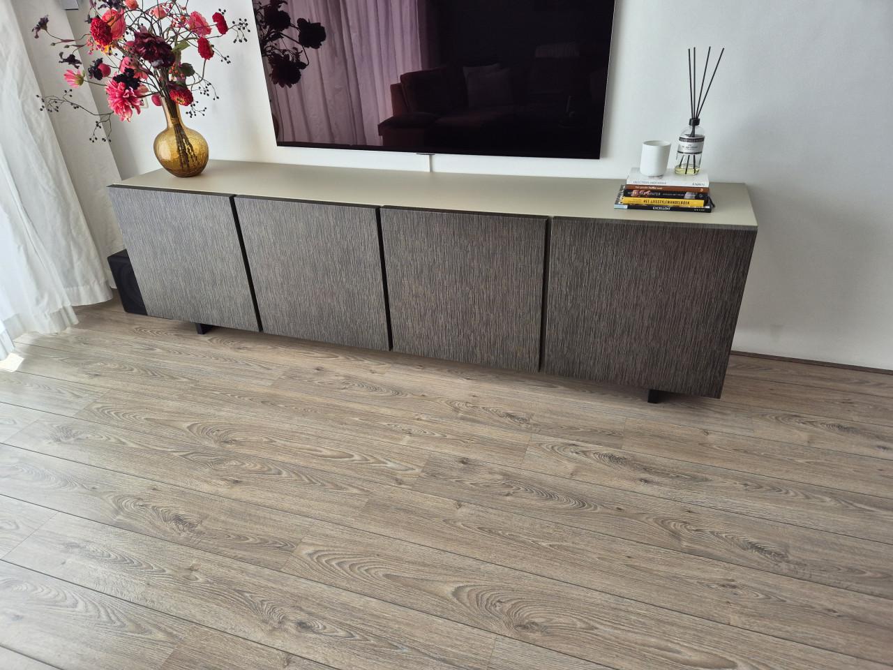 Dressoir gewrapt bruin tint origineel zwart/wit