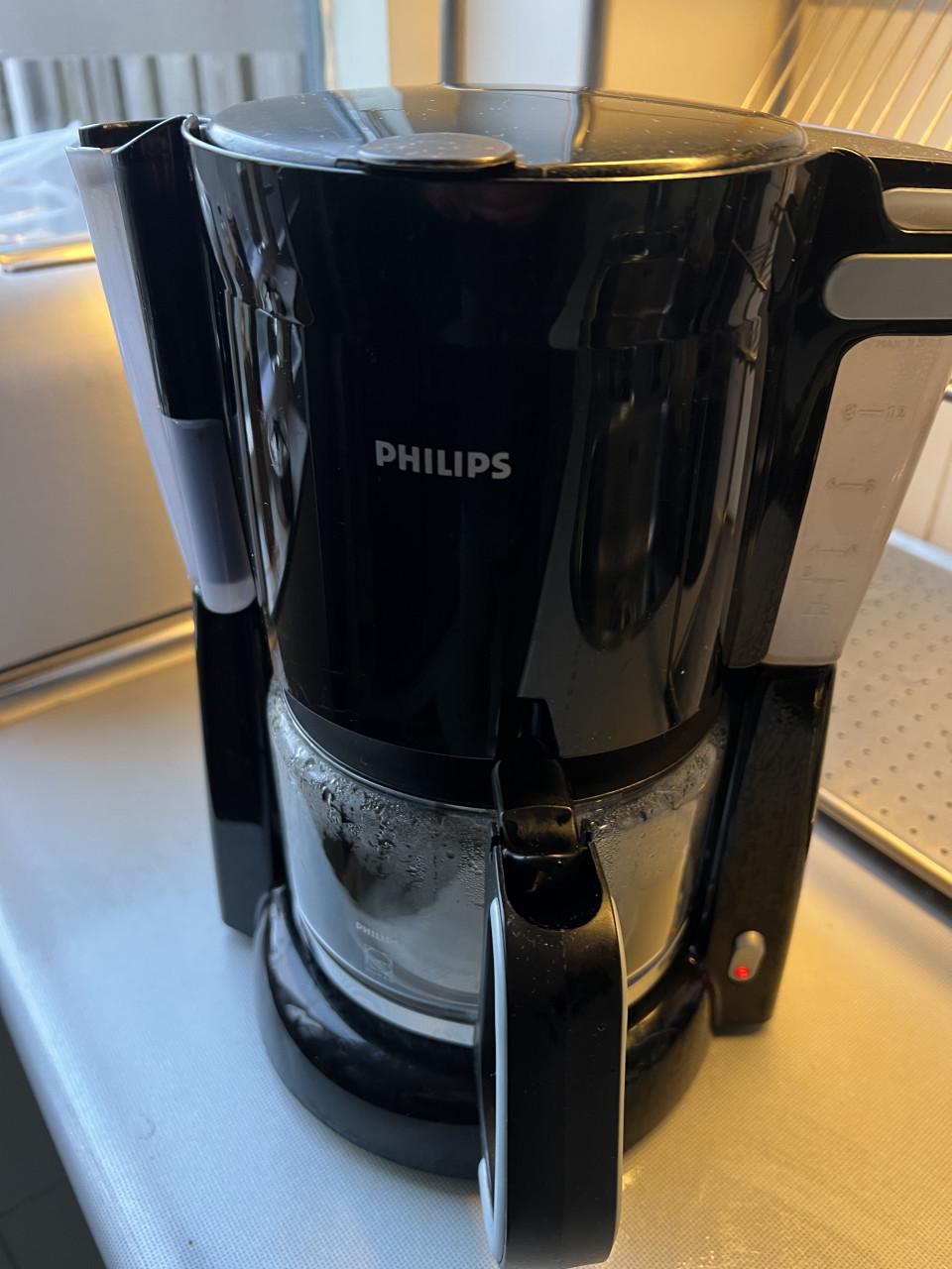 Philips Koffiezetapparaat HD7448/20 en TOMADO rvs waterkoker samen €20,-