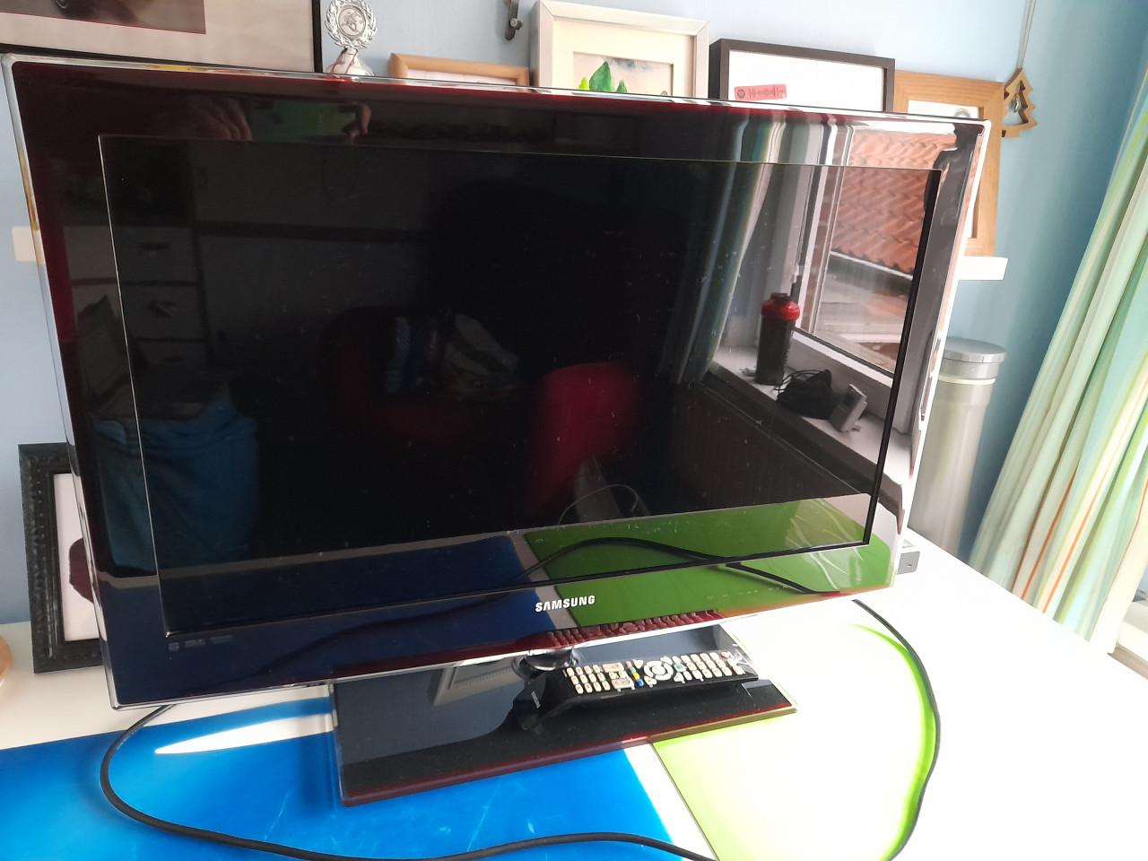32 inch Samsung LED TV