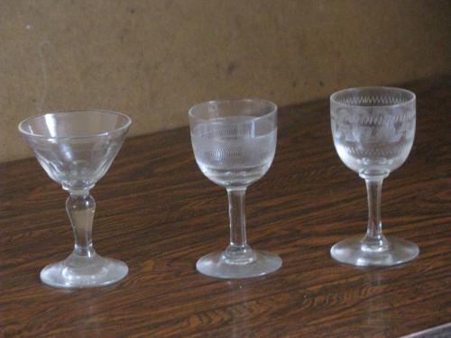 3 Oude borrelglaasjes.
