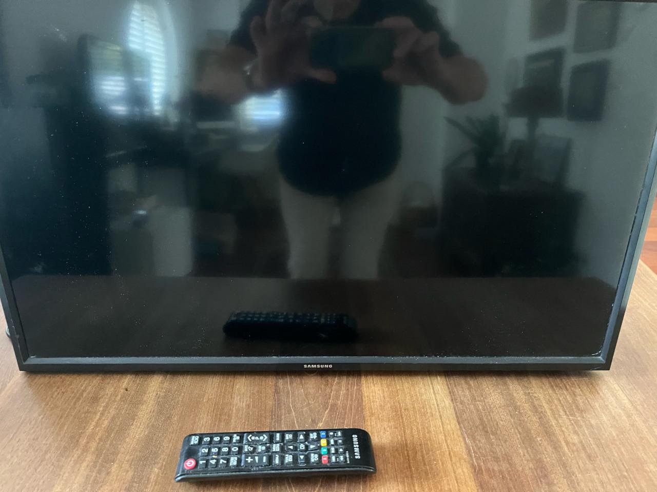 Samsung 28 inch LED TV / Monitor – T28E310EW