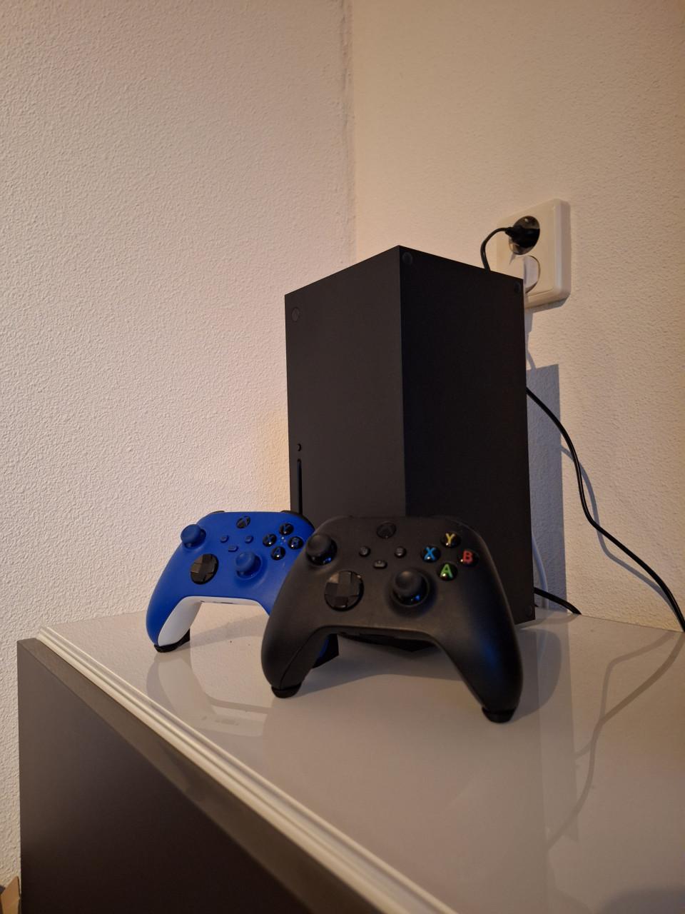 Xbox Series X (Disc Edition) – 1TB – incl. 2 controllers