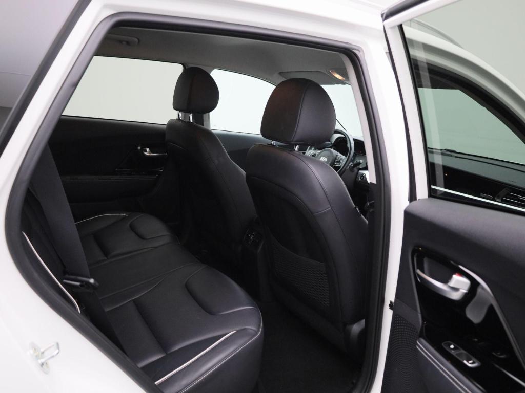 Kia E-niro executiveline 64 kwh | automaat | apple carplay / android auto |