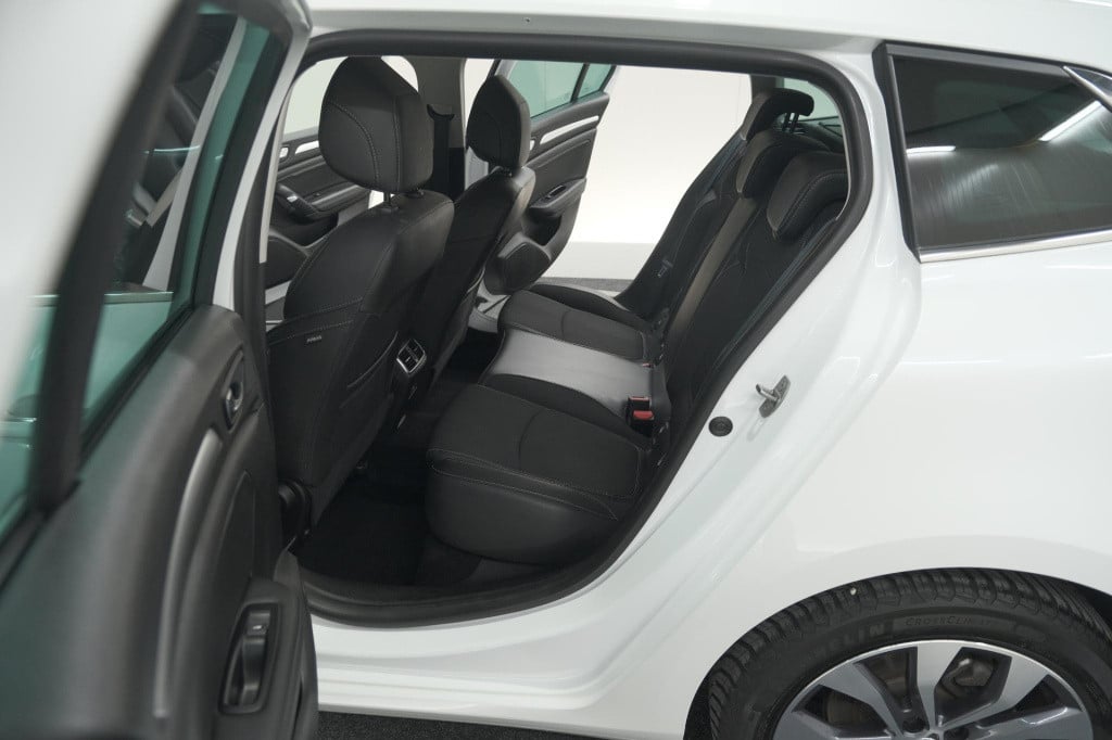 Renault Megane tce 140 edc techno | trekhaak | camera | navigatie | 9.3 inc