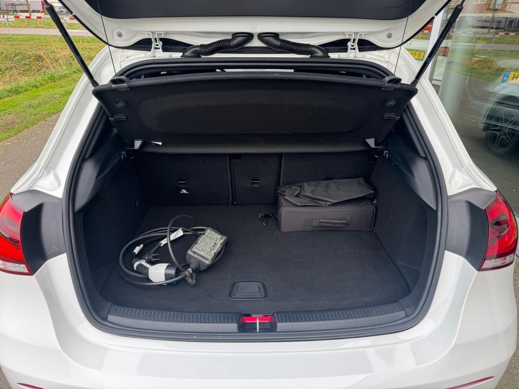 Mercedes-Benz A-Klasse 250 e business solution amg night limited automaat ,