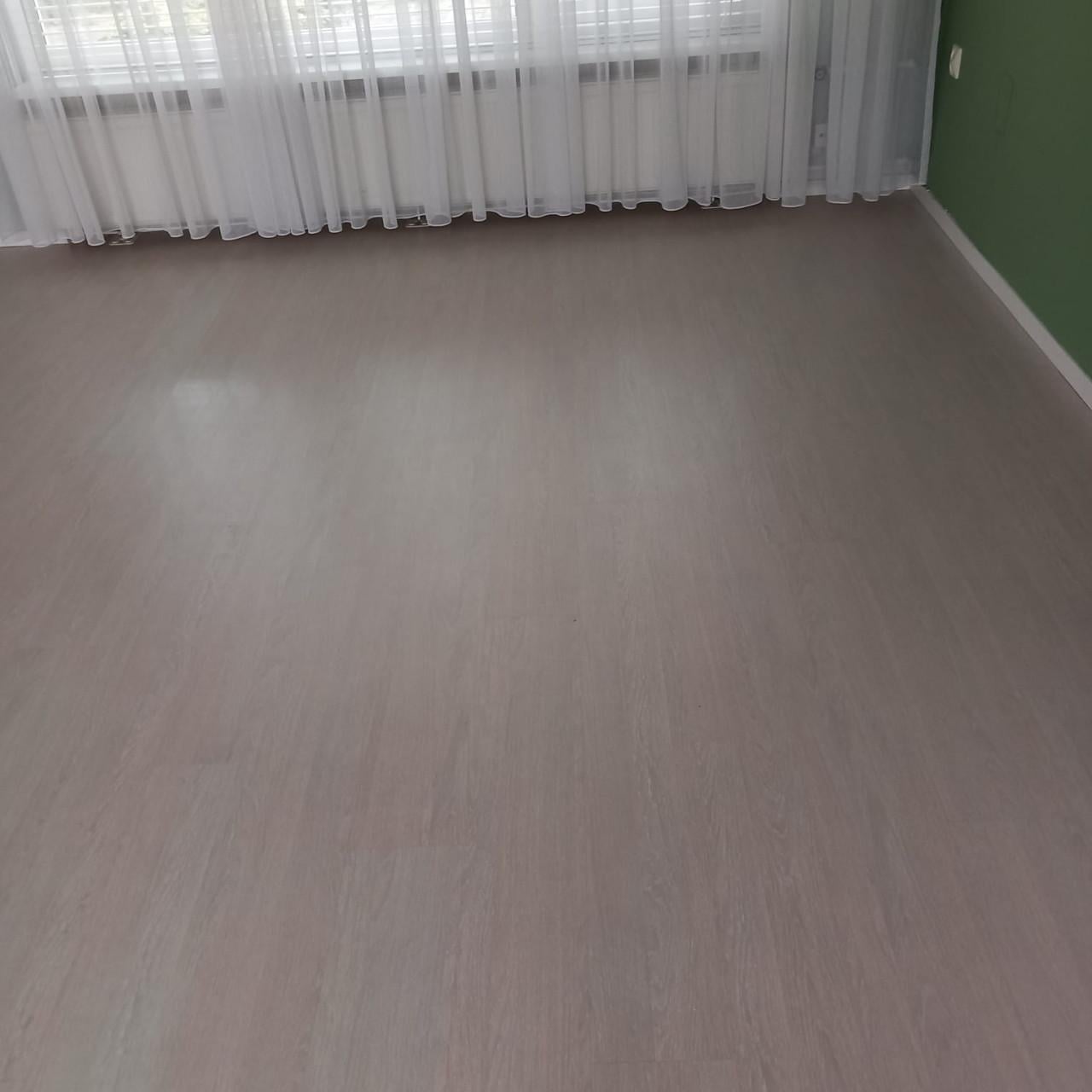 Laminaat 50 m2 bruin en grijs