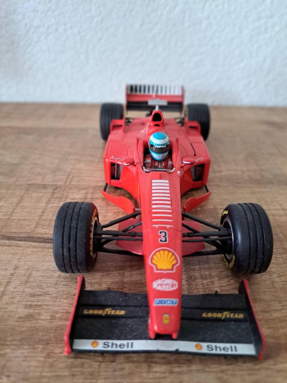 Ferrari F300 Formule 1-raceauto uit het seizoen 1998 van coureur Michael Sc