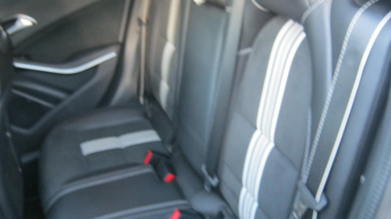 TE KOOP MERCEDES GLA 250  4MATIC MET WEINIG KM 27500 EURO