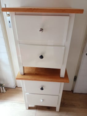 2 nachtkastjes