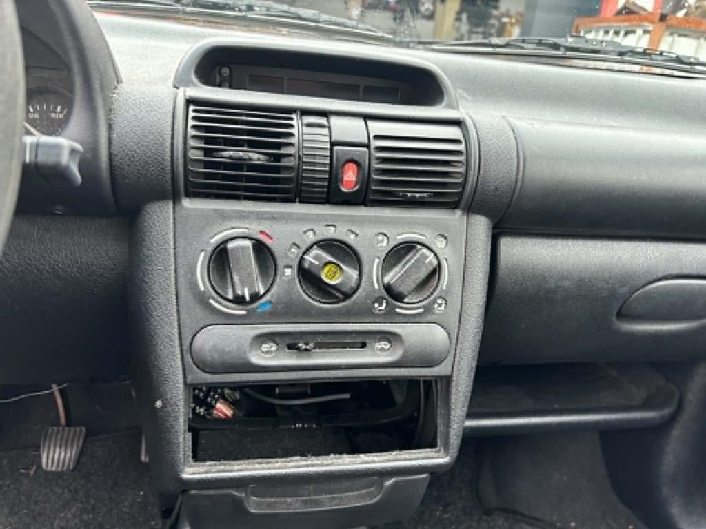 Opel Corsa 1.2i-16v onyx