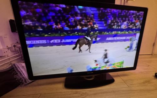 Philips LCD  tv. 42 inch IZGS.