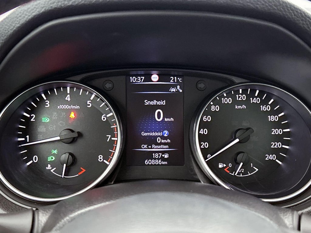 Nissan Qashqai 1.2 tekna | parkeer sensoren | lmv | panorama dak | navigati