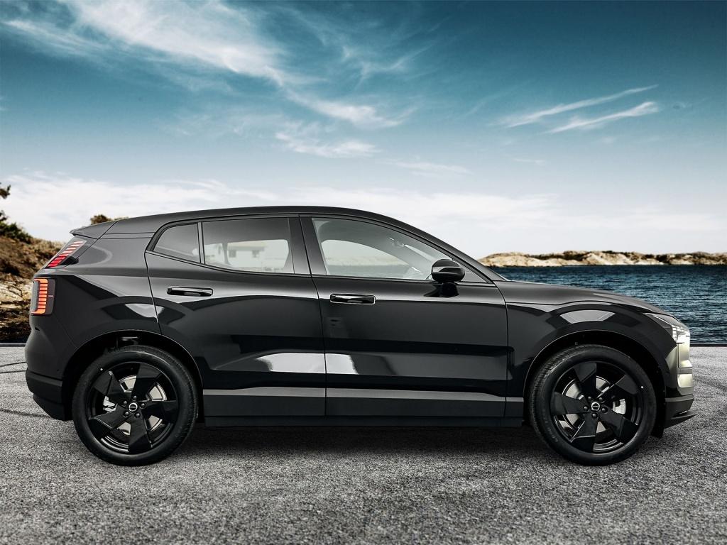 Volvo Ex30 p5 extended range ultra black edition | 272 pk |