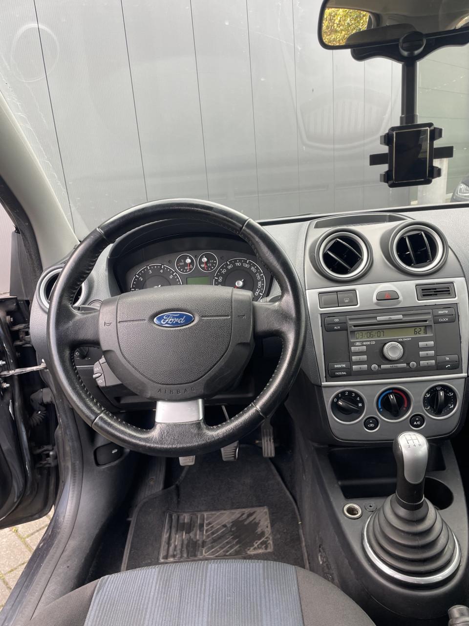 Ford Fiësta 1.3 8V 5DR 2007 Grijs | NAP
