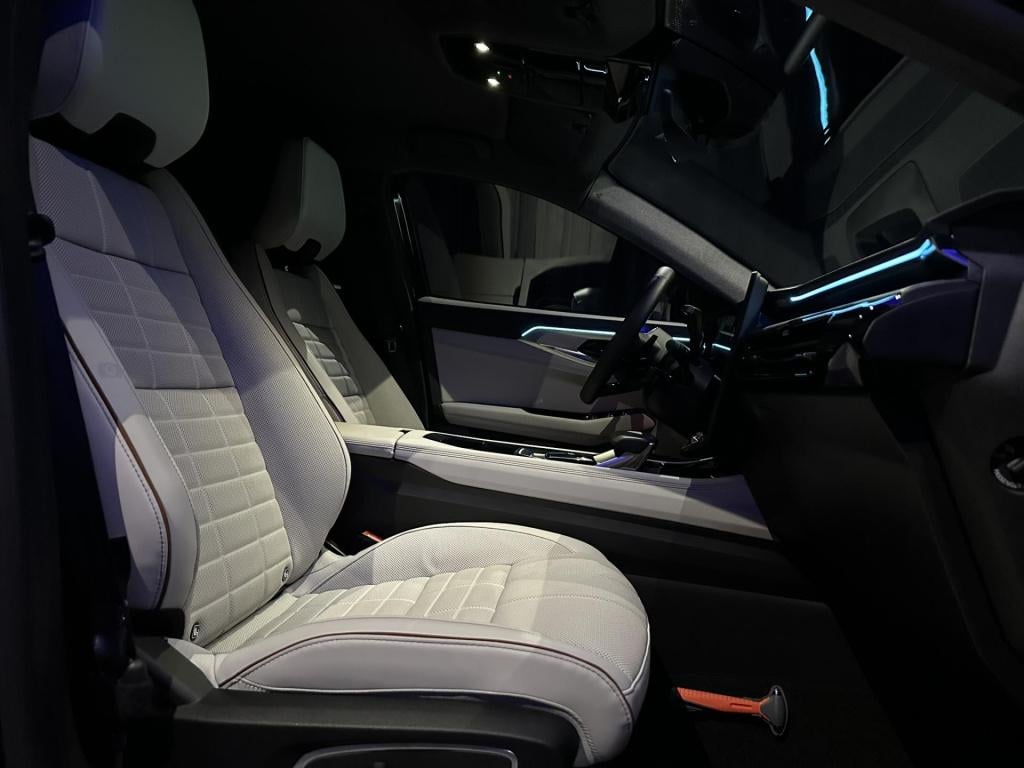 Renault Espace e-tech full hybrid 200 iconic 7p.