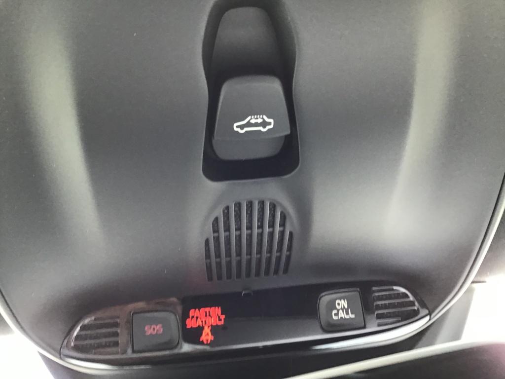 Volvo V40 t3 153pk aut6 polar+ sport| panodak| camera| trekhgaak| h&k soun