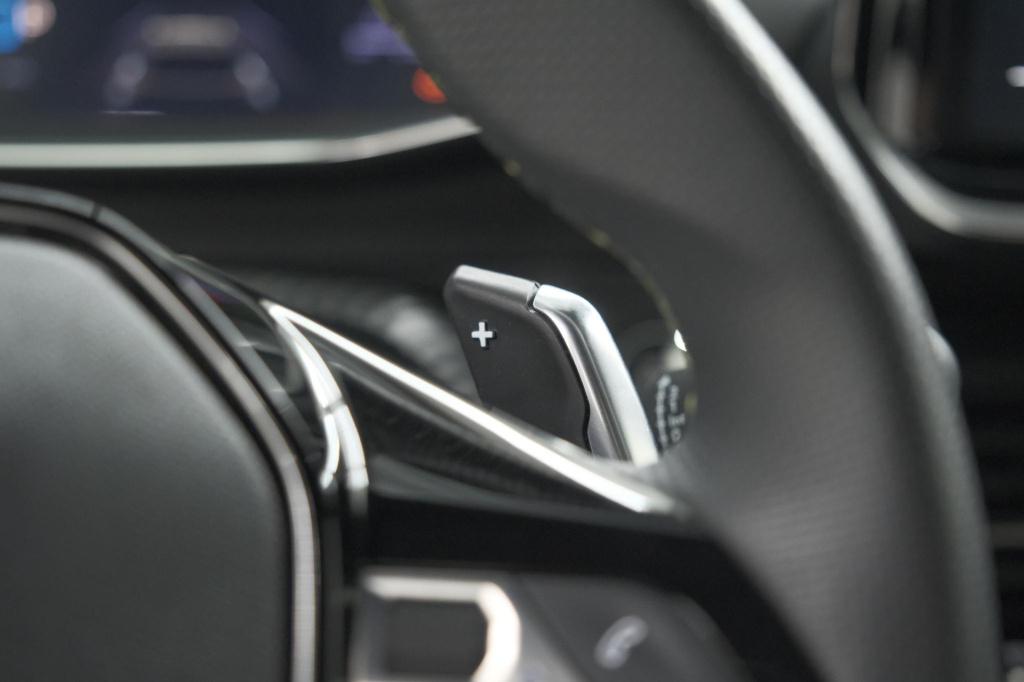 Peugeot 2008 1.2 hybrid 145 gt | camera | apple carplay | parkeersensoren