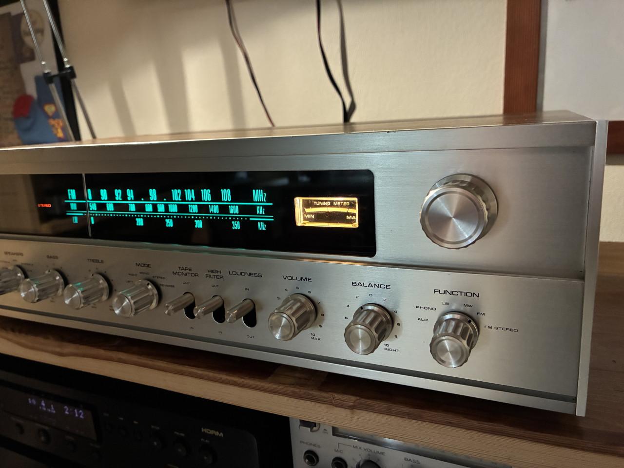 Een perfecte Sanyo tuner/versterker DCX-2500L.