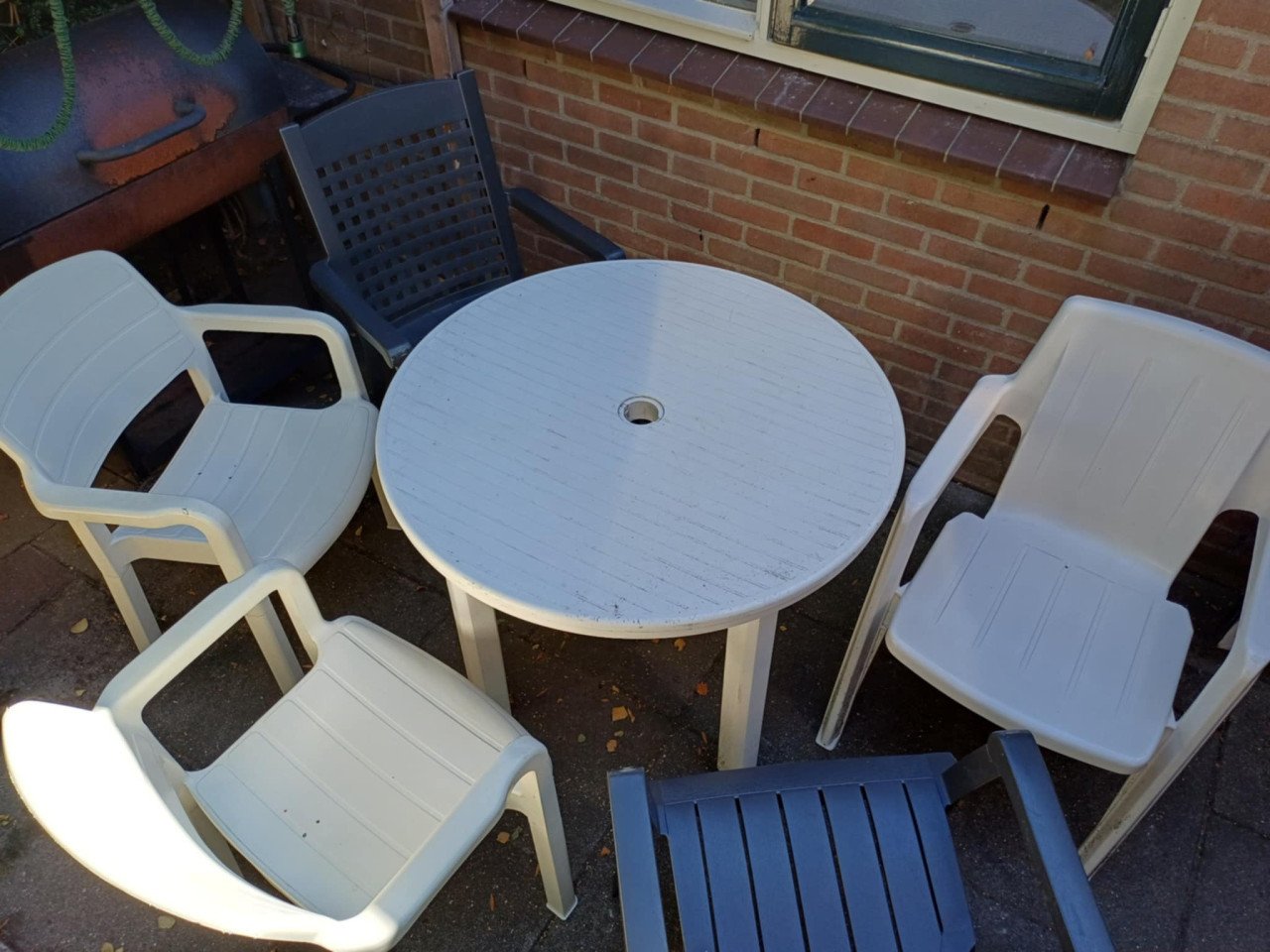Tuintafel met stoelen