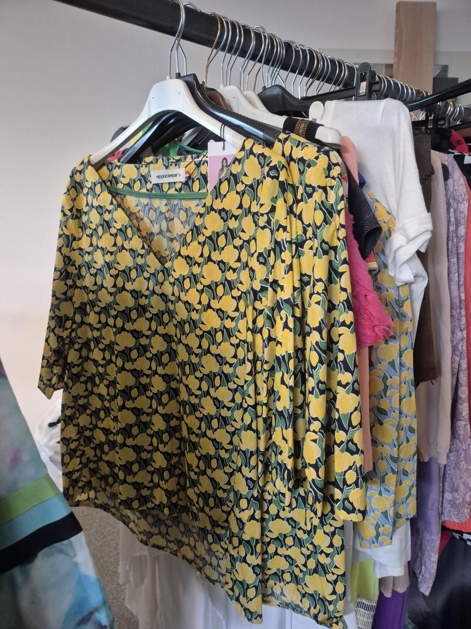 Partij nieuwe dameskleding